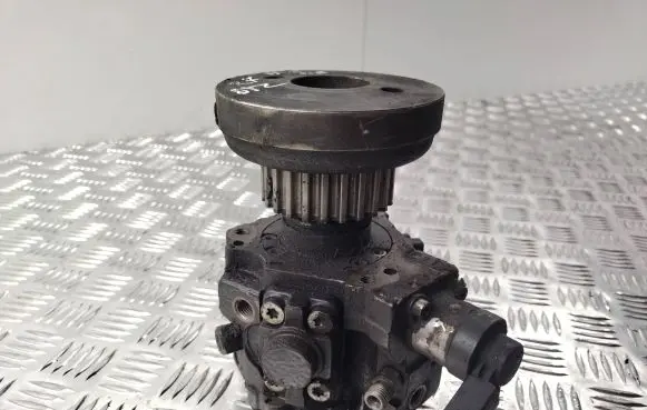 Audi A6 S6 C6 4F Fuel injection high pressure pump