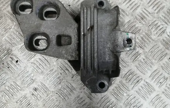 Mercedes-Benz B W246 W242 Engine mounting bracket A24624002 13309 0060612