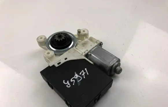 Volvo S40 Front door window regulator motor 992745100