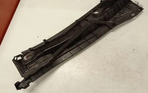Mazda 5 Wiper trim K2443