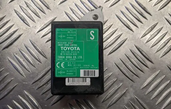Toyota RAV 4 (XA30) Door control unit/module 61B239000 8974042020