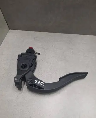 Accelerator throttle pedal