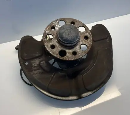 Mercedes-Benz E W212 Front wheel hub A2123320700 2123320700