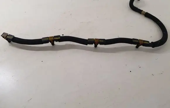 Volkswagen PASSAT CC Fuel injector supply line/pipe 