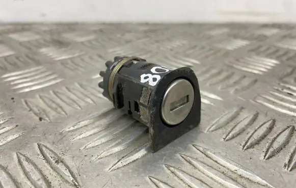 Audi A6 S6 C6 4F Front door lock (next to the handle) 
