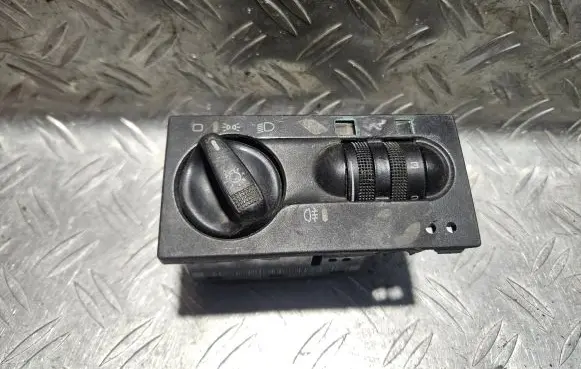 Volkswagen Golf III Light switch 1H6941531N