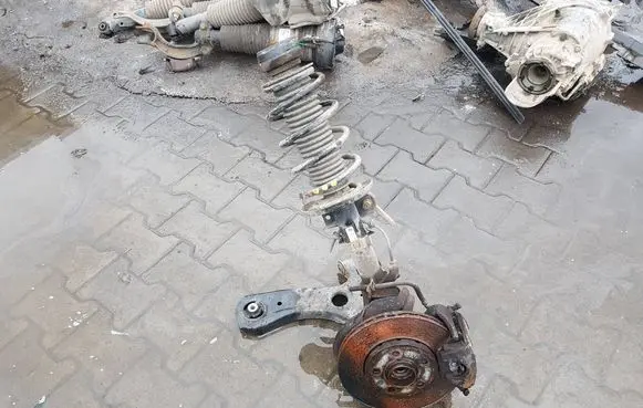 Skoda Fabia Mk2 (5J) Front wheel hub spindle knuckle 