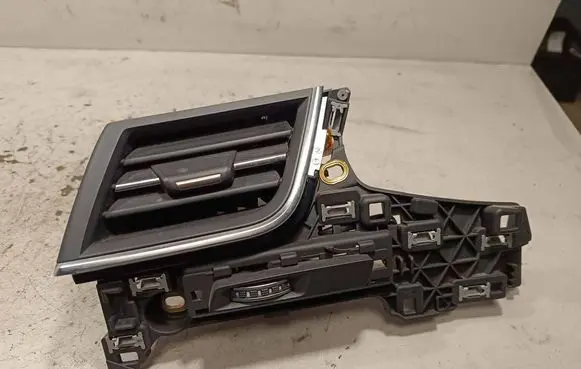 Audi Q7 4M Dash center air vent grill 4M1820901N 0995500001