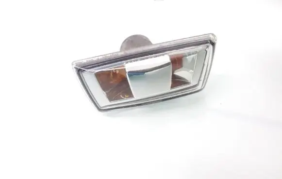 Opel Zafira B Front fender indicator light 13228580 13228581