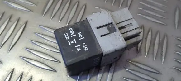 Mitsubishi Carisma Other relay 72HM100 MB953394