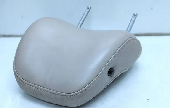Volvo XC90 Front seat headrest 