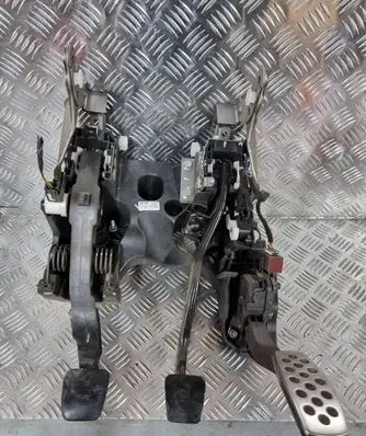 Opel Insignia A Pedal assembly 13272909
