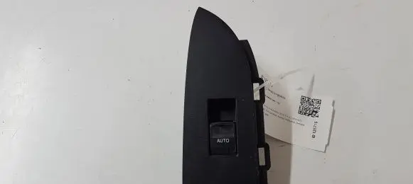 Toyota Prius (XW30) Electric window control switch 7427247060