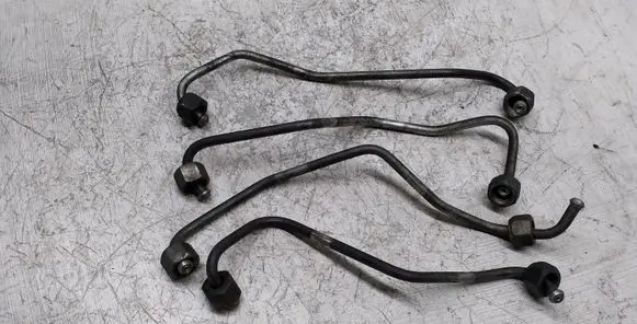 Volkswagen PASSAT B5 Fuel injector supply line/pipe 