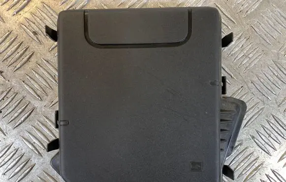 Renault Zoe Fuse box cover 284B81518R 3238