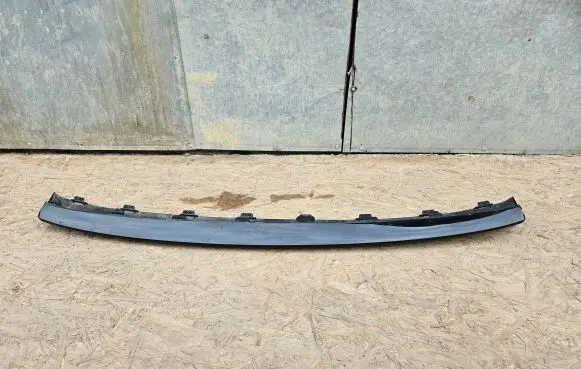 Volvo XC40 Front bumper splitter molding 31407947