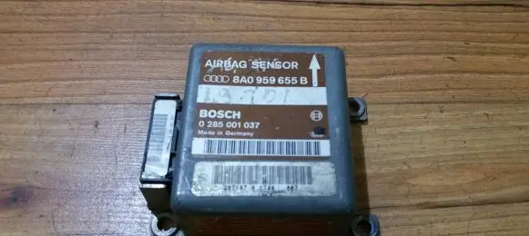 Audi A4 S4 B5 8D Airbag control unit/module 8a0959655b 0285001037