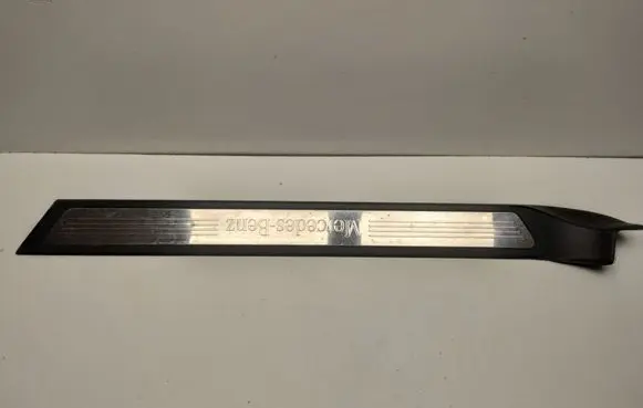 Front sill trim cover