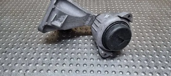 BMW 1 E81 E87 Engine mounting bracket 6781916 6773743