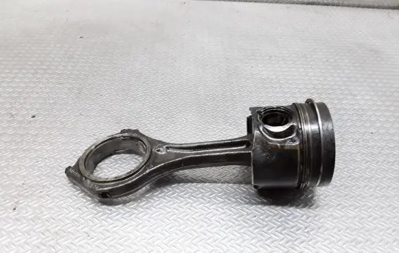 Audi Q7 4L Piston with connecting rod