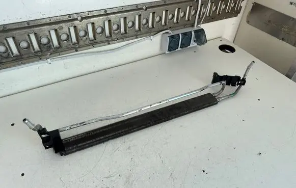 Volkswagen Transporter - Caravelle T5 Power steering radiator 7H0422885D