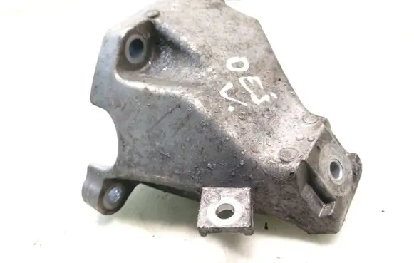 Audi A4 S4 B7 8E 8H Engine mounting bracket 8E0199308AK