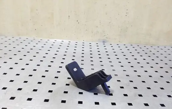 Radiator mount bracket
