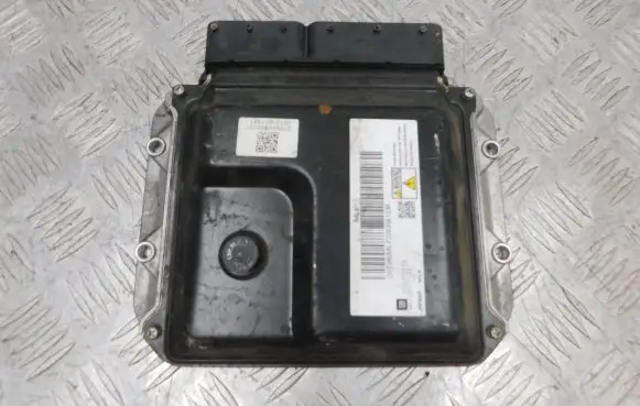 Opel Astra J Engine control unit/module ECU 55575315 86ALAP2093561038