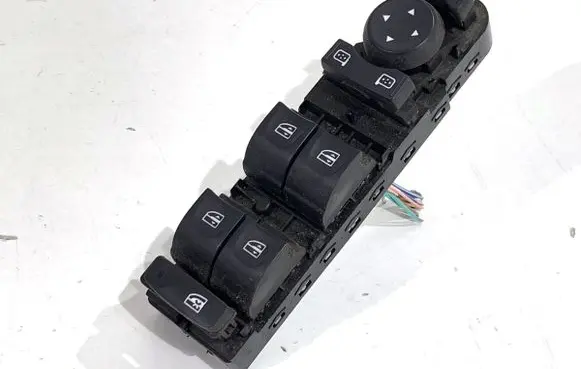 Renault Megane III Electric window control switch 