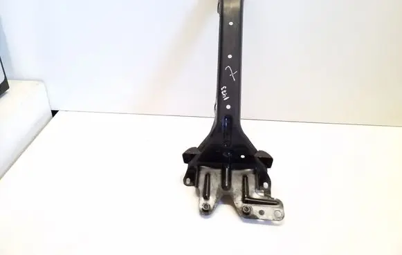 Volkswagen Touareg I Radiator support slam panel bracket 7L0805799