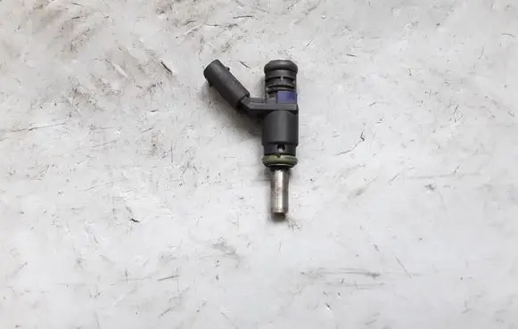 Mercedes-Benz A W169 Fuel injector A0000788749 6364C05468