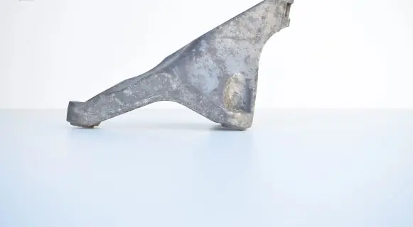 Audi A4 S4 B7 8E 8H Engine mounting bracket 8E0199307S