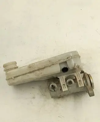 Master brake cylinder