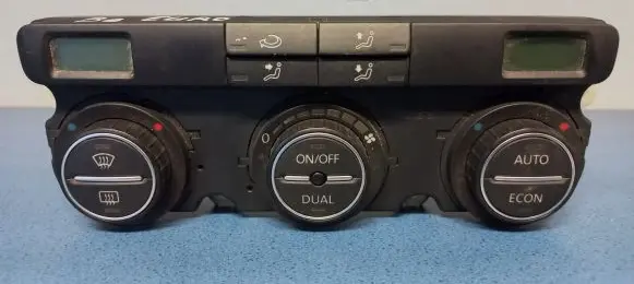 Volkswagen PASSAT B6 Climate control unit 74677530
