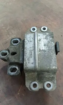 Volkswagen Golf IV Engine mount bracket 3C0199555