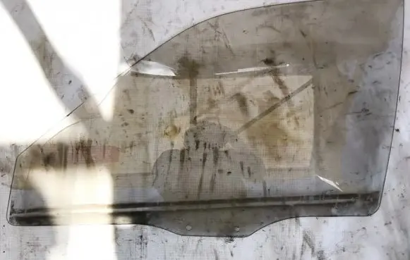 Mitsubishi Galant Front door window glass four-door