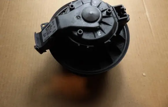 Ford Fiesta Heater fan/blower 3137231000 0130115551 VP8E2H18456AB