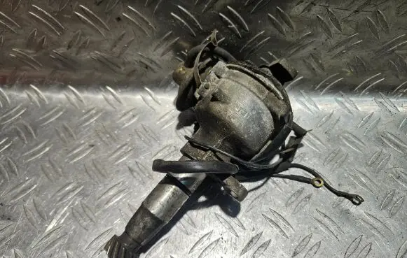 Mitsubishi Colt Spark distributor T3T62996