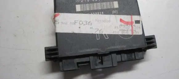 Mercedes-Benz E W210 Door control unit/module 2108207626