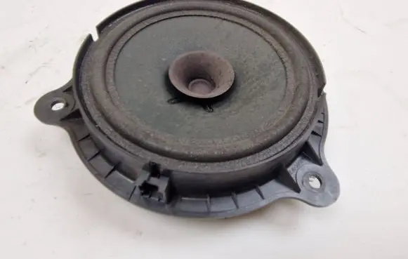 Nissan Qashqai Rear door speaker 