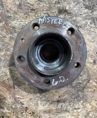 Renault Master III Rear wheel hub 