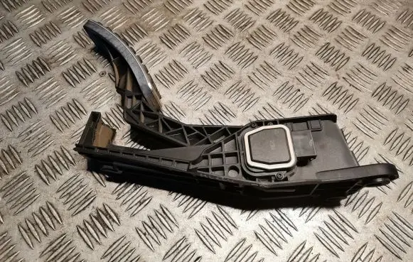 Mercedes-Benz ML W164 Accelerator throttle pedal 1643000104