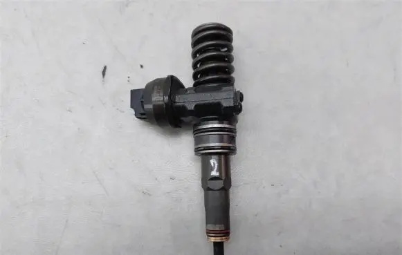 Skoda Fabia Mk1 (6Y) Fuel injector 045130073T