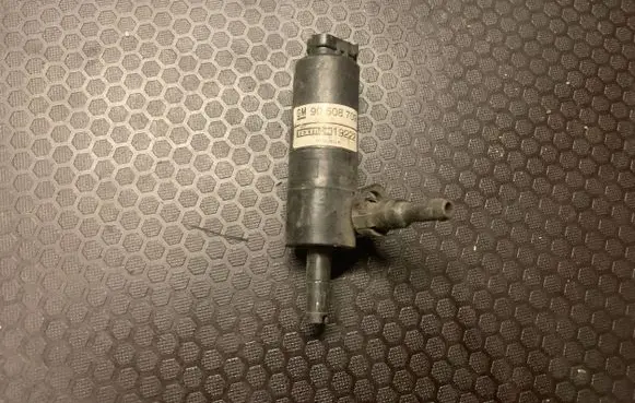 Opel Zafira B Headlight washer pump 90508709