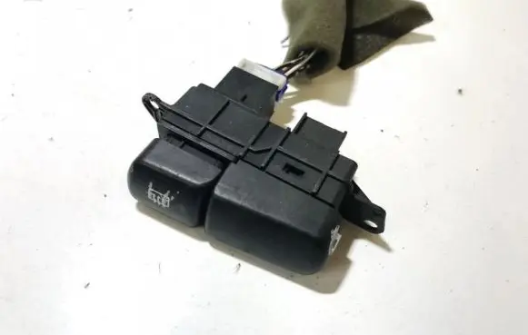 Mitsubishi Carisma Windscreen/window heater switch