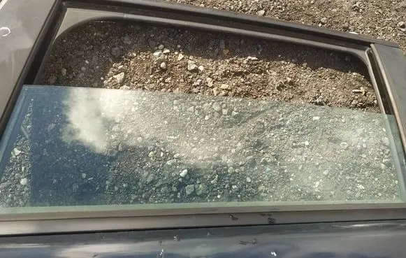 Peugeot 5008 Rear door window glass as2