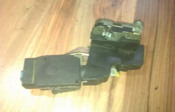 Mitsubishi Carisma Front door lock