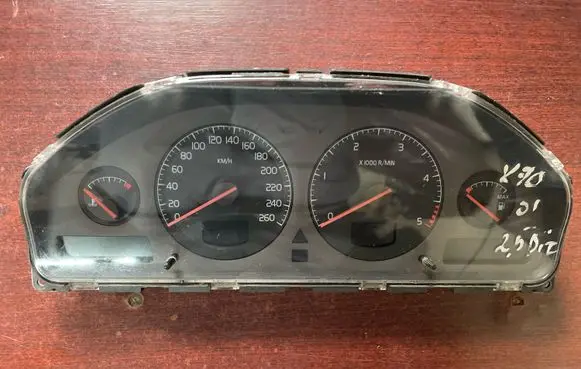 Volvo V70 Speedometer (instrument cluster) 9459821