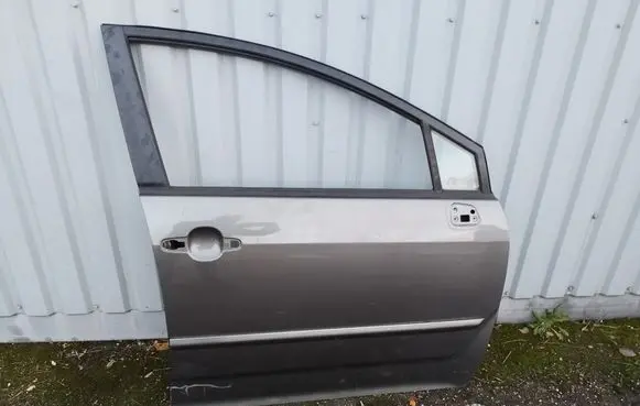Toyota Corolla Verso AR10 Front door