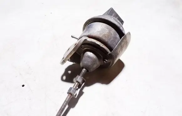 Volkswagen PASSAT B7 Turbine electric control actuator 4011188AN